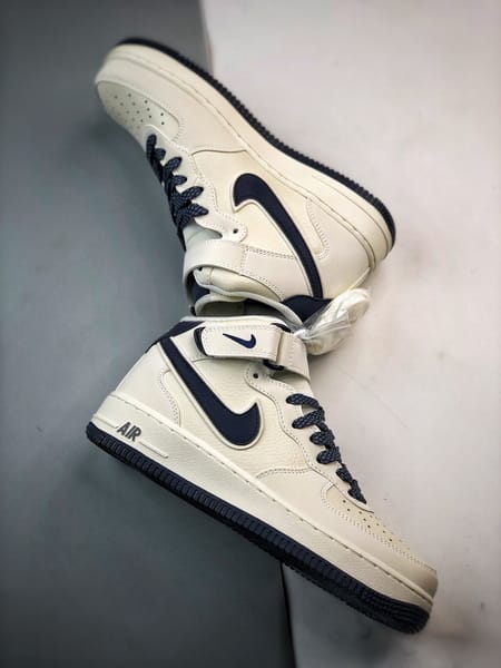 Air Force 1 07 Mid Branco e Azul Escuro 3M - Vista 7