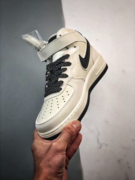 Air Force 1 07 Mid Branco e Preto3M - Vista 5