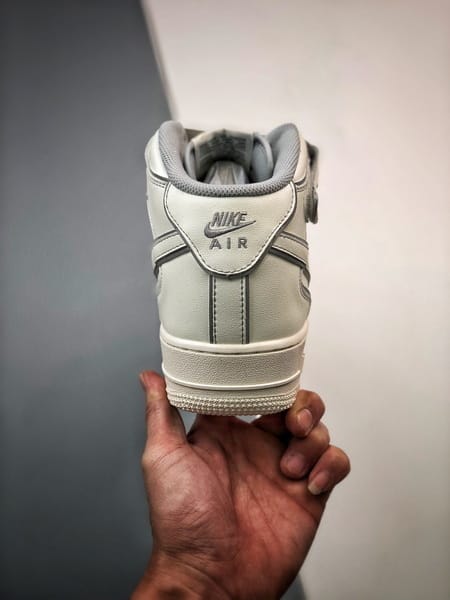 Air Force 1 07 Mid Bege e Branco Demonio da Noite - Vista 2
