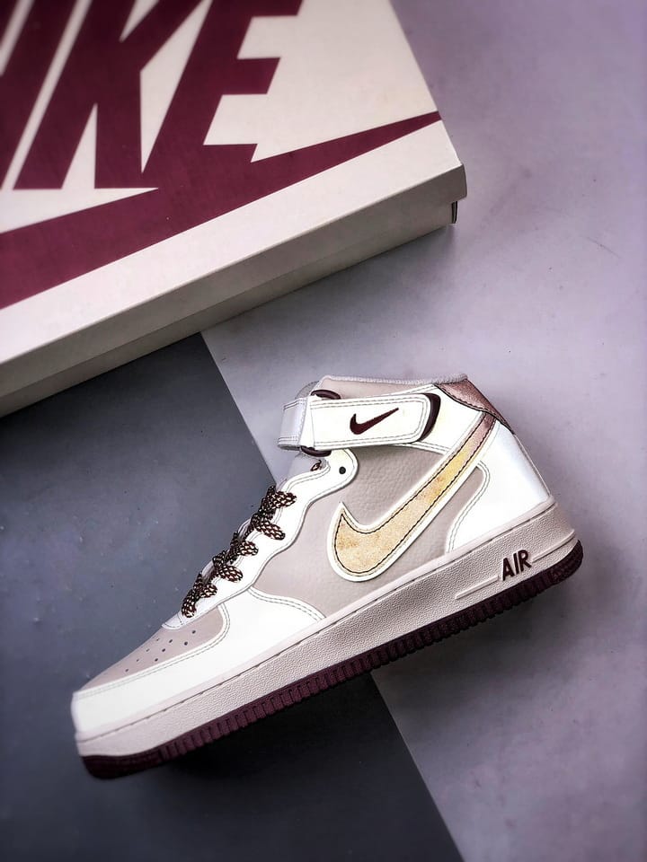 Air Force 1 07 Mid Bege e Vinho Reflexo - Vista 4