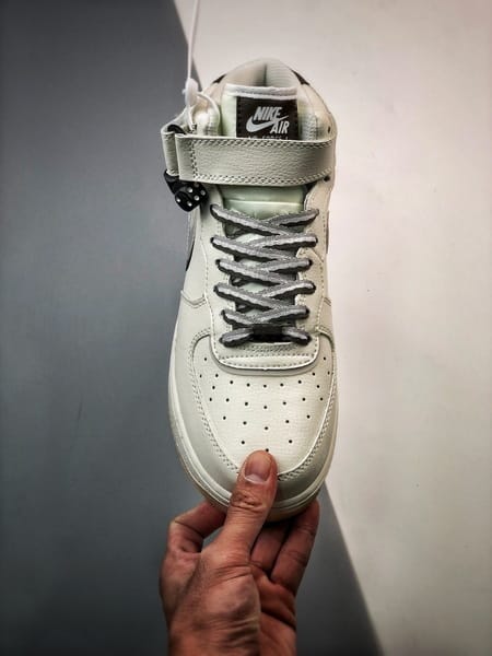 Air Force 1 07 Mid Branco e Preto - Vista 5