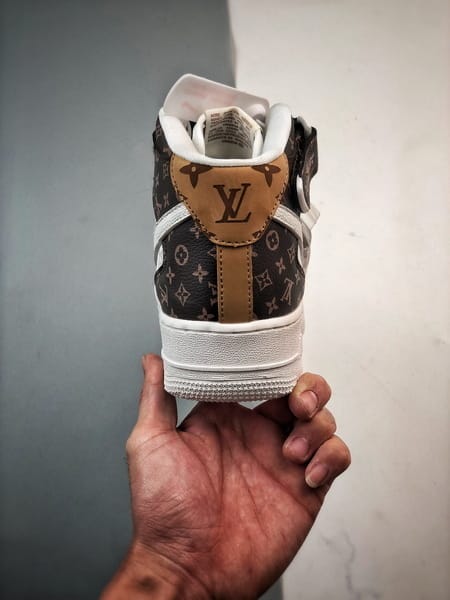 Air Force 1 07 Mid LV Branco e Marrom Estampado Completo - Vista 3
