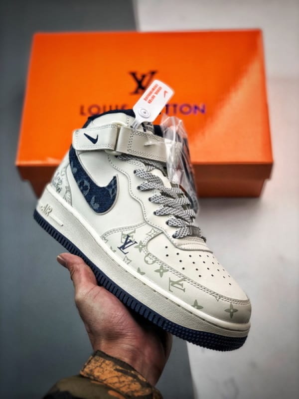 Air Force 1 07 Mid LV Branco e Azul Estampado - Vista 1