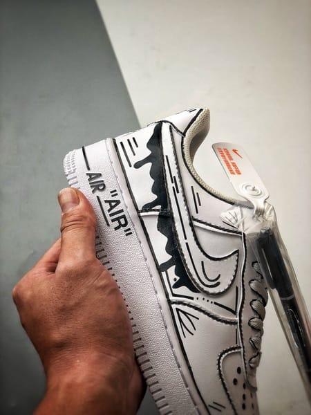 Air Force 1 Low Branco e Preto Estilo Anime - Vista 2
