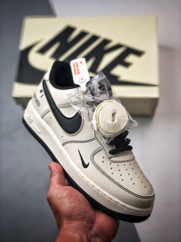 Air Force 1 Low Cinco Listras Cadarços Grossos Marfim e Preto - Vista 1
