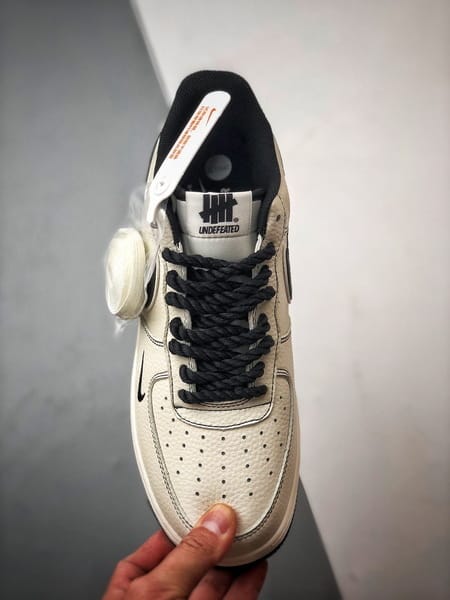 Air Force 1 Low Cinco Listras Cadarços Grossos Marfim e Preto - Vista 9