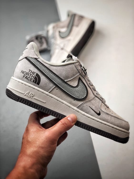 Air Force 1 Low North Face CDG Cinza e Preto - Vista 7
