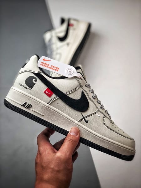 Air Force 1 Low x Carhartt Creme e Preto - Vista 7
