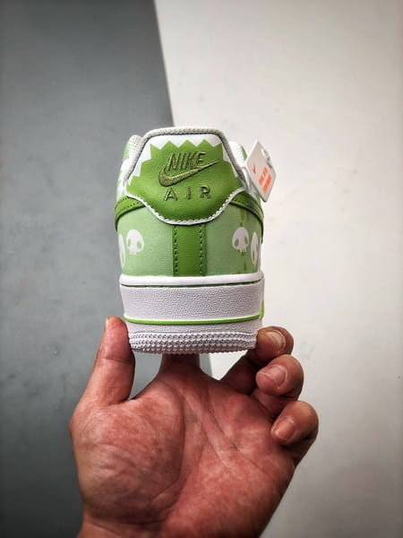 Air Force 1 Low Colaboração Bruxinha e Caveira - Vista 4
