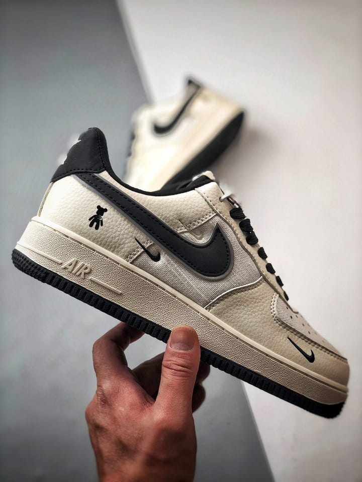 Nike Air Force 1 Low Violent Bear Branco e Preto - Vista 7