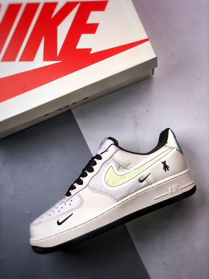 Nike Air Force 1 Low Violent Bear Branco e Preto - Vista 8