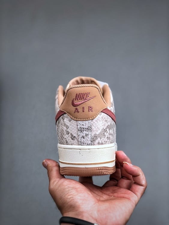 Air Force 1 Low Ano da Cobra Branco e Castanho - Vista 4