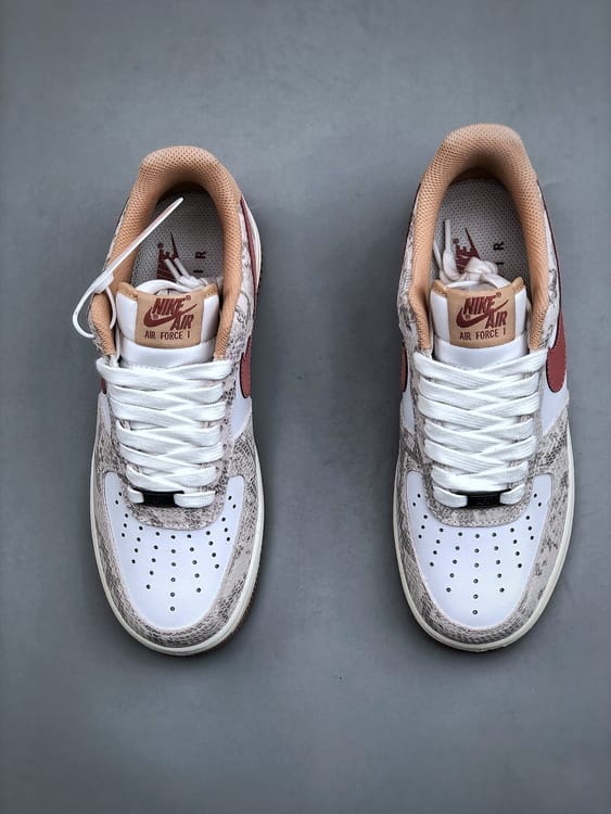 Air Force 1 Low Ano da Cobra Branco e Castanho - Vista 6