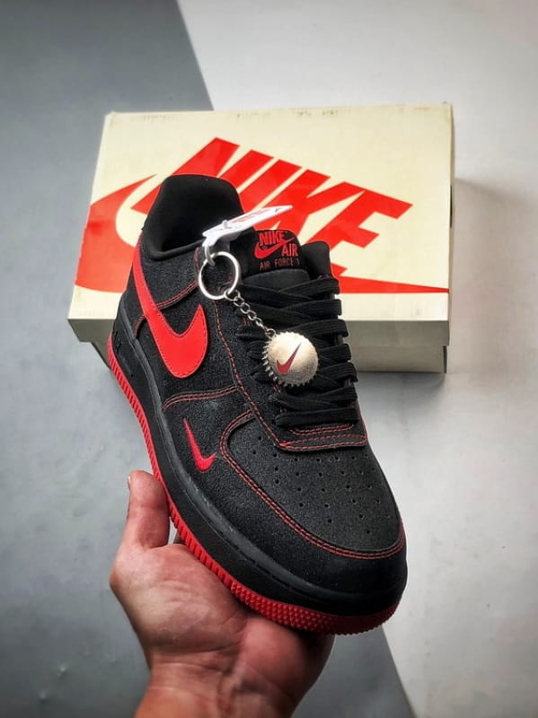 Air Force 1 Low Preto e Vermelho com Brilhantes Estrela - Vista 1
