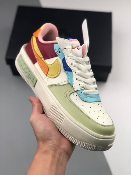 Air Force 1 Low Fontanka Poro do Sol Dourado - Vista 4