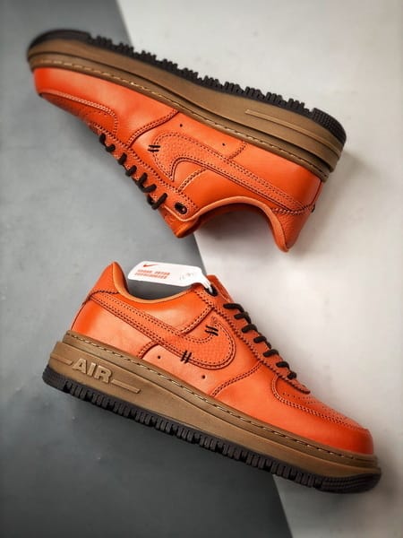 Air Force 1 Low Luxe Laranja e Castanho - Vista 6