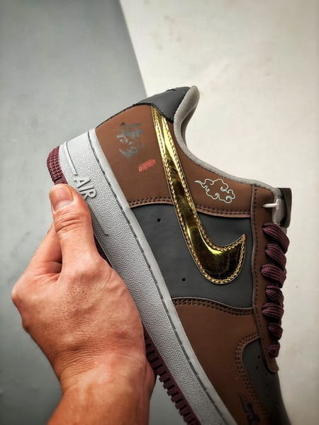 Air Force 1 Low 'By You' Goku Cinza, Vermelho e Dourado - Vista 2