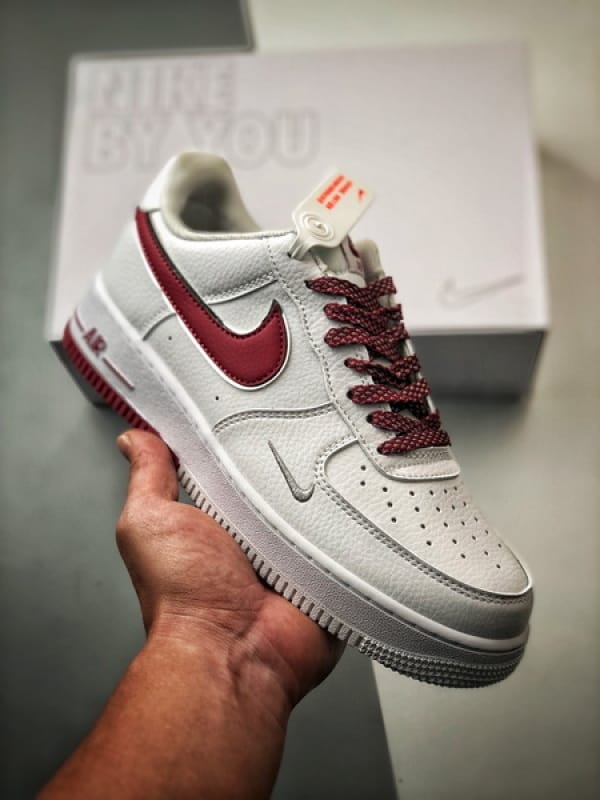 Air Force 1 Low _By You_ Branco e Vermelho Reflexo - Vista 1