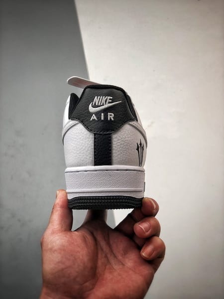 Air Force 1 Low _By You_ Branco e Preto - Vista 3