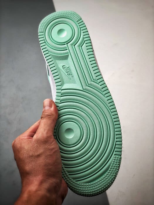 Air Force 1 Low 'By You' Versace Branco e Verde - Vista 4