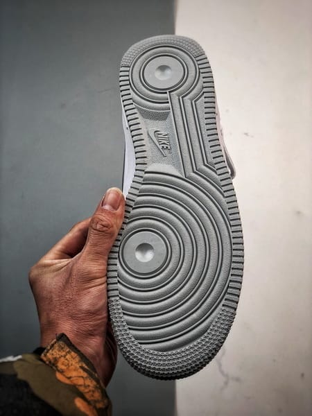 Air Force 1 Mid By You SupBranco e Cinzento - Vista 4