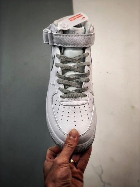 Air Force 1 Mid By You SupBranco e Cinzento - Vista 9