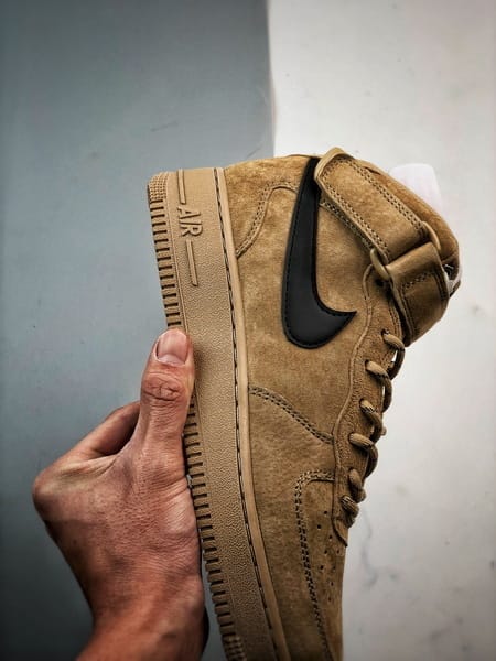 Air Force 1 Mid By You Terra e Amarelo Camurca - Vista 2