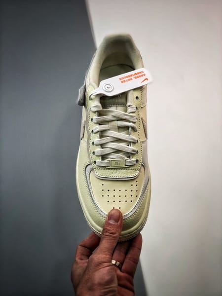 Air Force 1 Shadow Bege e Amarelo - Vista 9