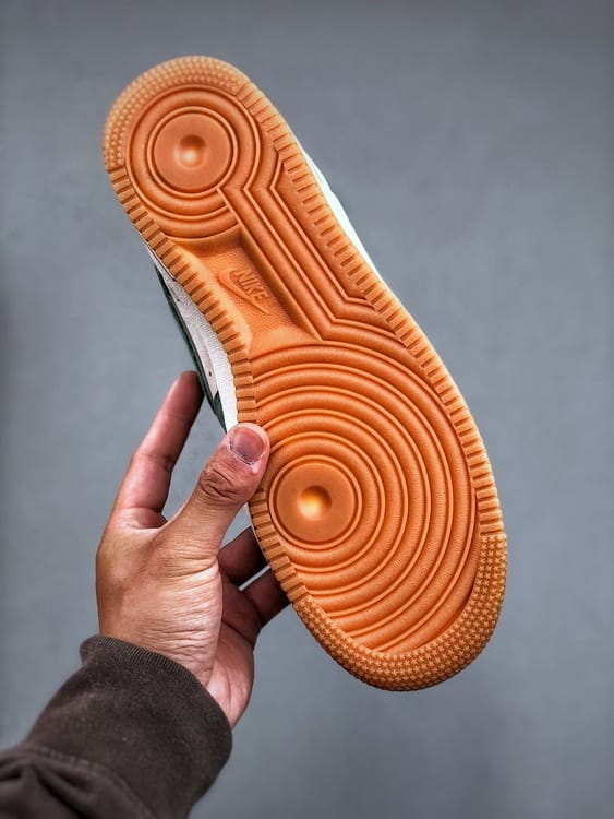 Akira x Nike Air Force 1 Low Suede Stars - Vista 3