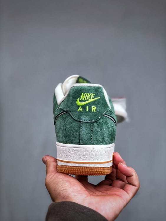 Akira x Nike Air Force 1 Low Suede Stars - Vista 4