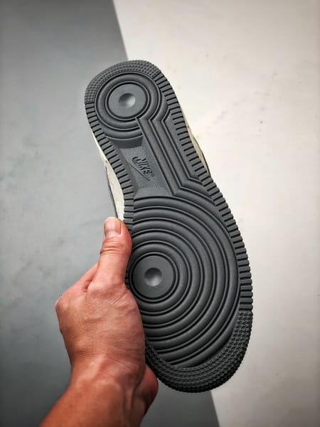 Bape x Air Force 1 Low Cinza Escuro e Creme - Vista 4