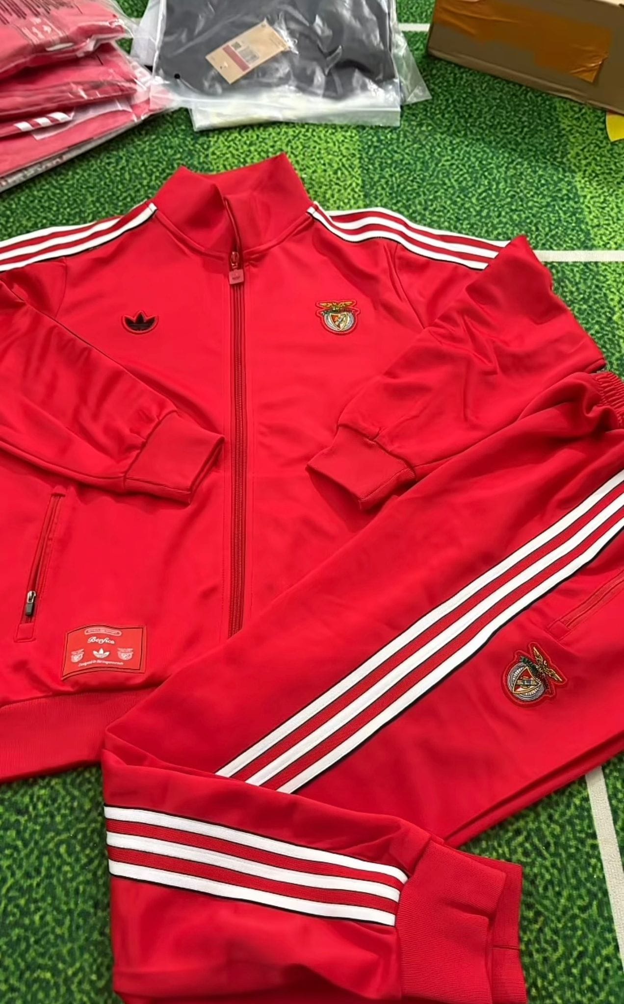 Calças Retro SL Benfica x Adidas Originals - Vista 3