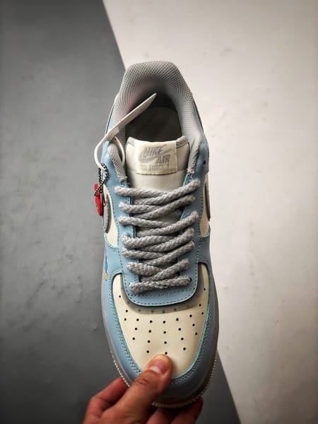CDG x Air Force 1 '07 Low Cinza e Azul Graffiti - Vista 9