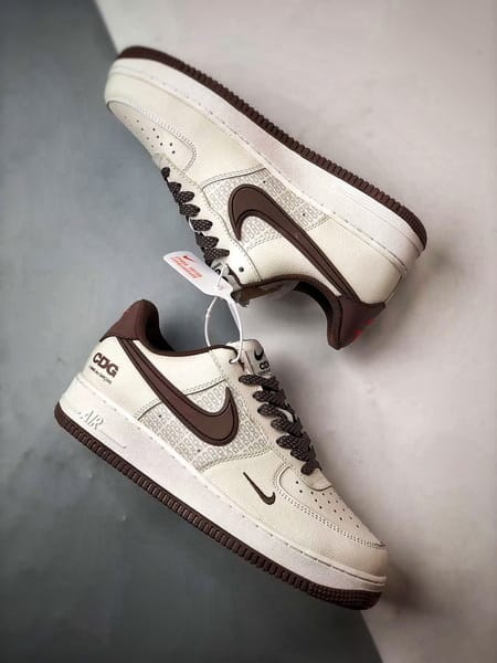 CDG x Air Force 1 Low Impressão Marrom Claro - Vista 6