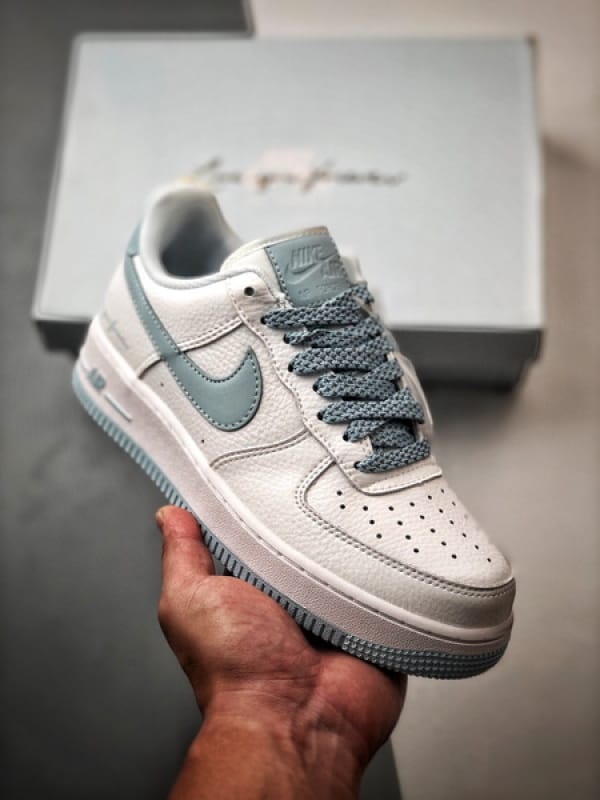 Drake x Air Force 1 Low Branco e Azul Gelo - Vista 1