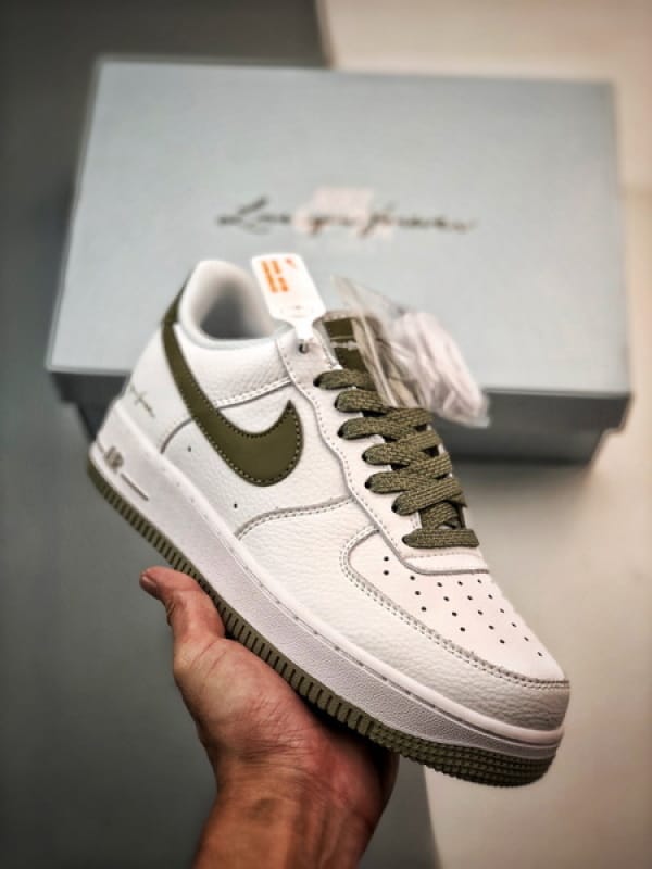 Drake x Air Force 1 Low Branco e Verde Azeitona - Vista 1