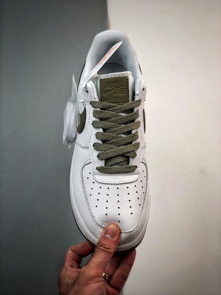 Drake x Air Force 1 Low Branco e Verde Azeitona - Vista 9