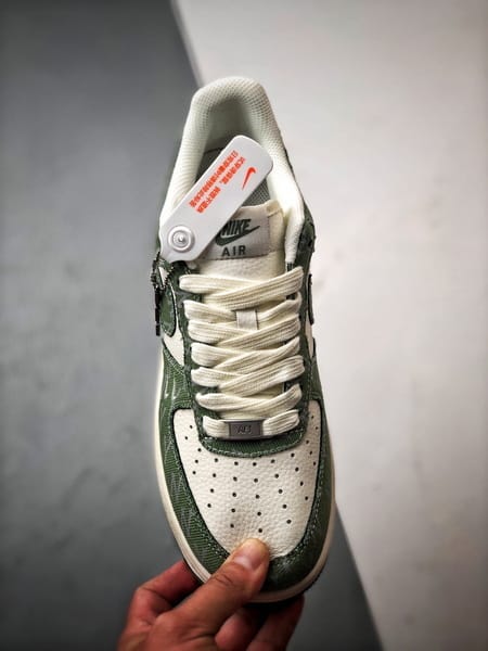 LV x Air Force 1 Low Branco e Verde Estampado - Vista 9