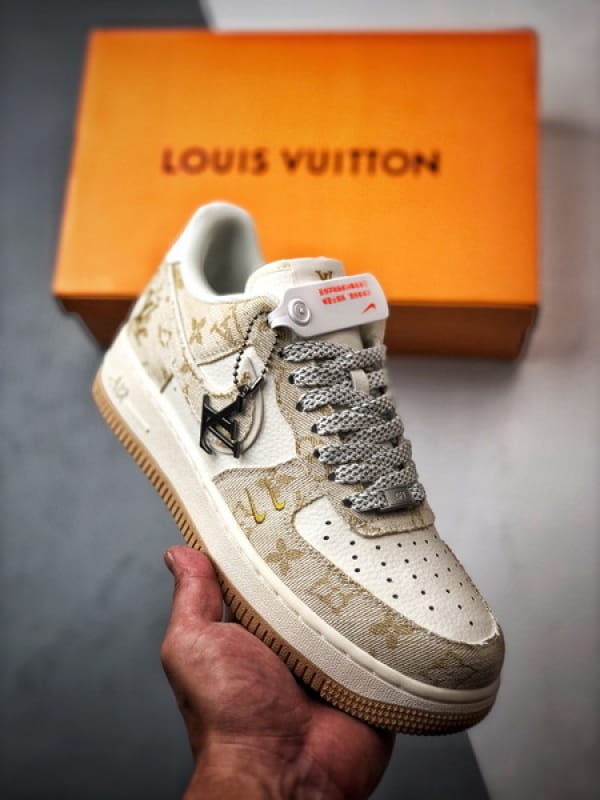 LV x Air Force 1 Low Branco e Amarelo em Ganga - Vista 1