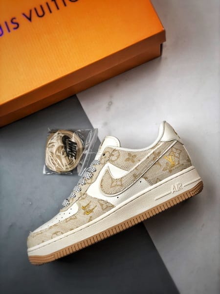 LV x Air Force 1 Low Branco e Amarelo em Ganga - Vista 8