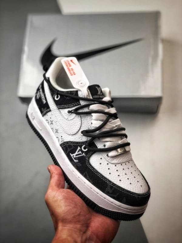 LV x Air Force 1 Low Branco e Preto em Ganga - Vista 1
