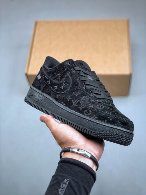 Louis Vuitton x Nike Air Force 1 Low - Vista 1