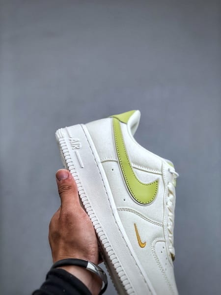 Nike Air Force 1 '07 Verde Maçã - Vista 2