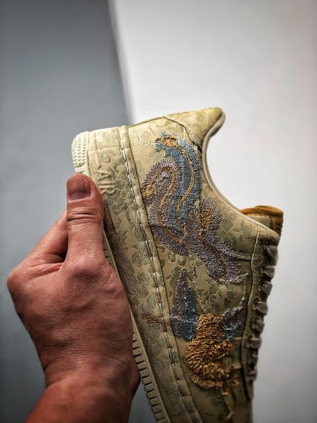 NK Air Force 1 Low Dourado Especial - Vista 2