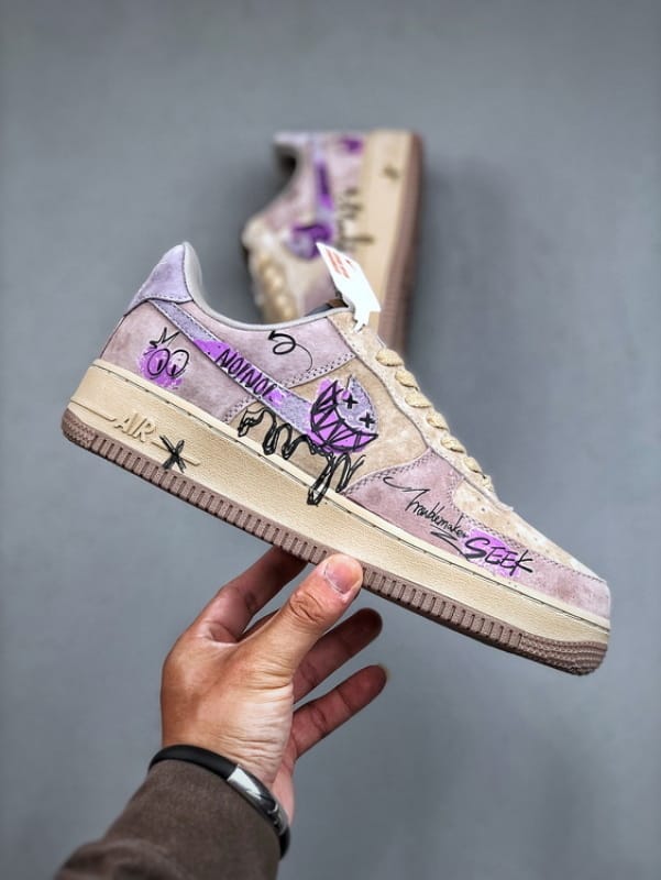 Nike Air Force 1 Low 07 Halloween Castanho e Roxo - Vista 1