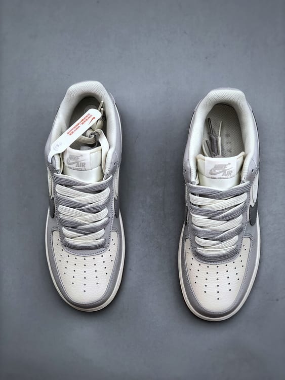 Nike Air Force 1 Low 07 Cinza e Branco Duplo Swoosh - Vista 6