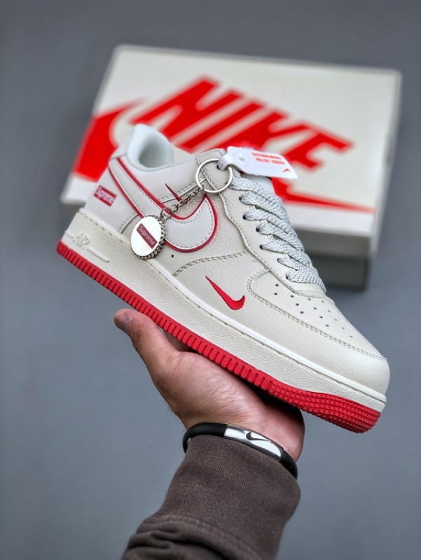 Nike AF1 Low 07 x Supreme Bege Vermelho Mini Gancho Estrela - Vista 1