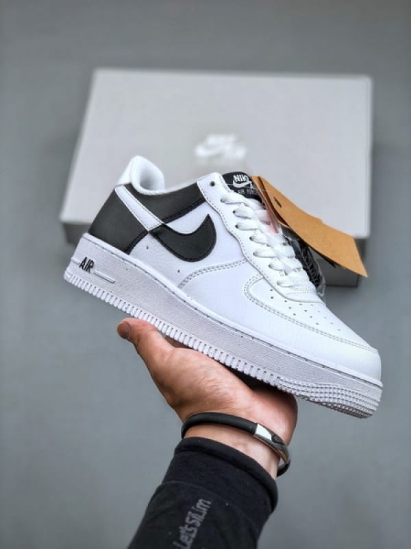 Nk Air Force 1 '07 Low Preto e Branco Gancho Quebrado - Vista 1