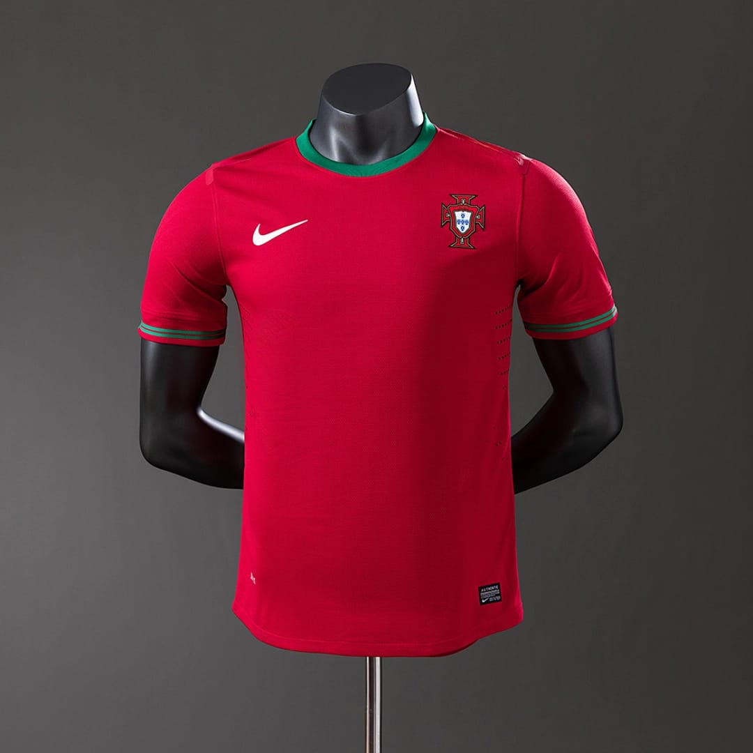 Camisola Principal de Portugal 2012 (Retro, Versao Jogador) - Vista 1
