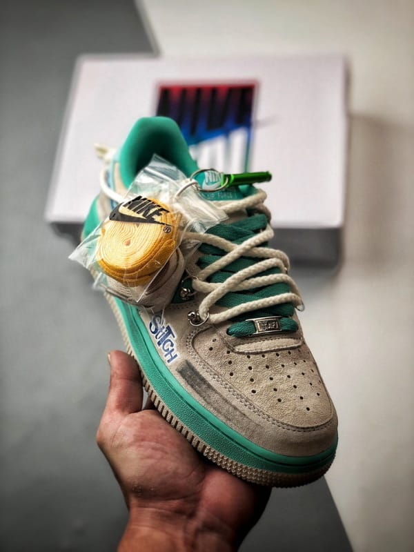 Stitch x Nike Air Force 1 Low Cinza e Verde - Vista 1